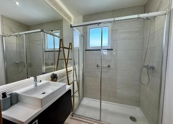 Welcome To Paradise Island 卡尼索